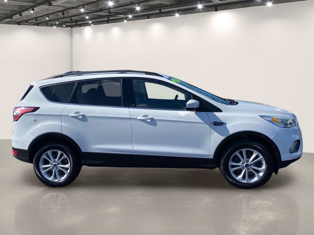 Used 2017 Ford Escape SE w/ Equipment Group 201A AWD/4WD image 8
