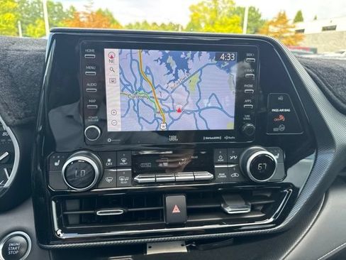 Used 2021 Toyota Highlander XSE AWD/4WD image 13