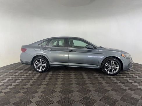 Used 2024 Volkswagen Jetta SE image 7