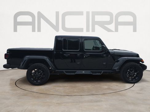 Used 2025 Jeep Gladiator Sport AWD/4WD image 11