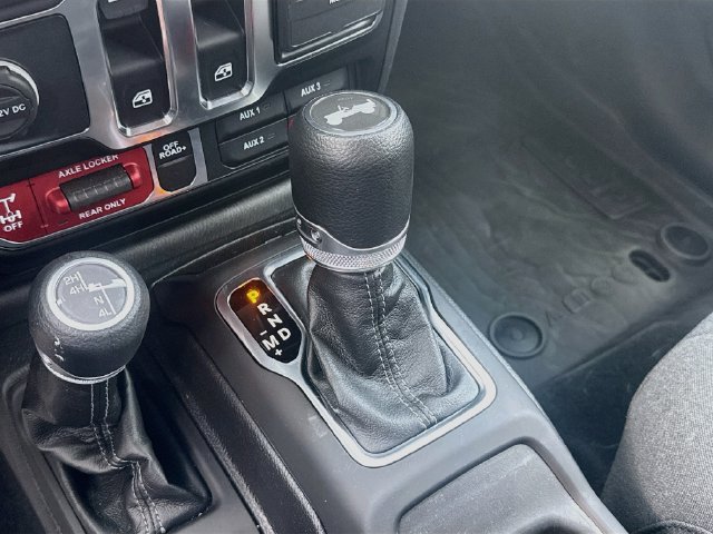 Used 2025 Jeep Wrangler Sport AWD/4WD image 16