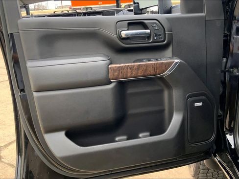 Used 2023 GMC Sierra 3500 Denali w/ Denali Ultimate Package image 21