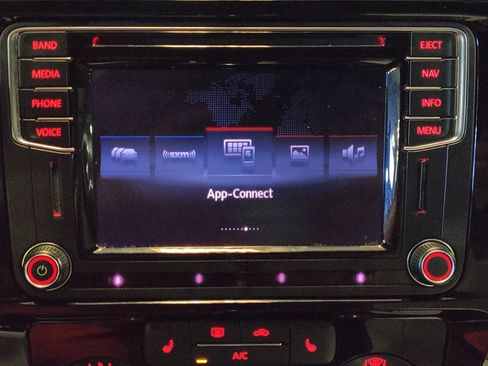 Used 2016 Volkswagen Jetta Sport image 25