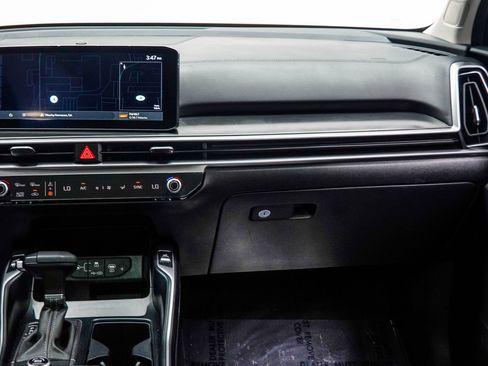 Used 2025 Kia Sorento S w/ Panoramic Sunroof Package FWD image 17