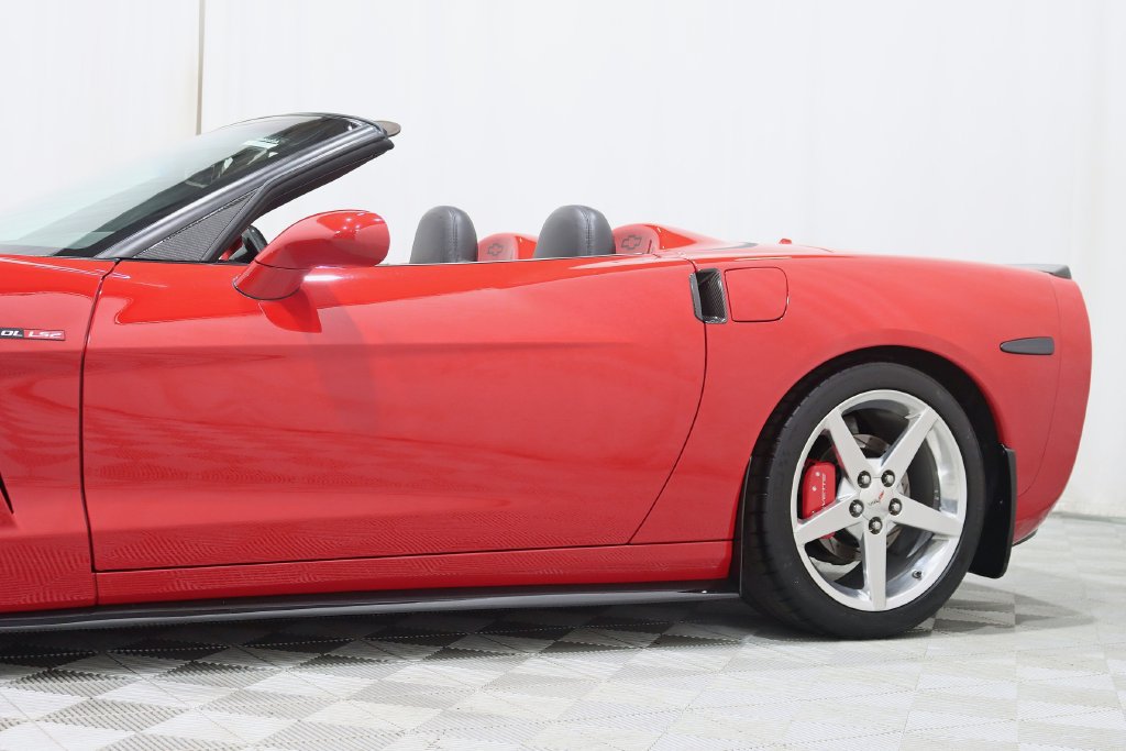 Used 2005 Chevrolet Corvette Convertible w/ Preferred Equipment Group RWD image 4