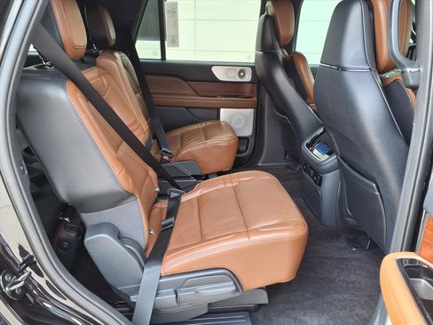 Used 2023 Lincoln Navigator Reserve image 12