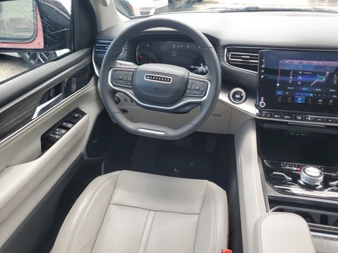Used 2024 Jeep Wagoneer Series III w/ Premium Group I AWD/4WD image 13