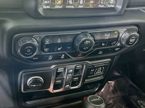 Used 2023 Jeep Gladiator Sport AWD/4WD image 16