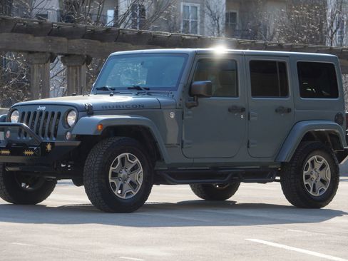 Used 2015 Jeep Wrangler Unlimited Rubicon w/ Dual Top Group image 6