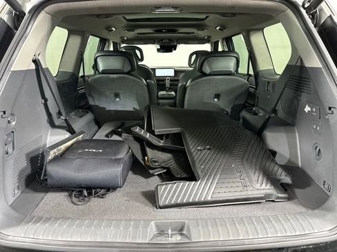 Used 2024 Kia EV9 Land image 28