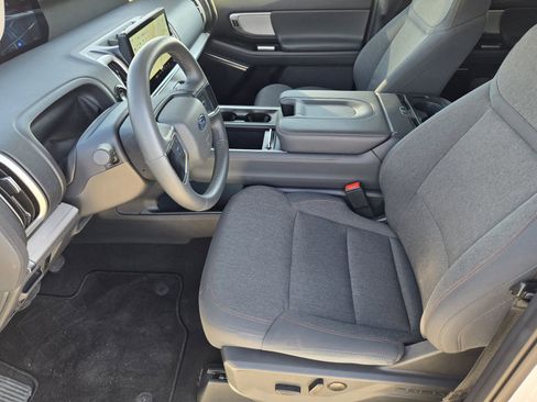 Used 2025 Ford Expedition Active image 12