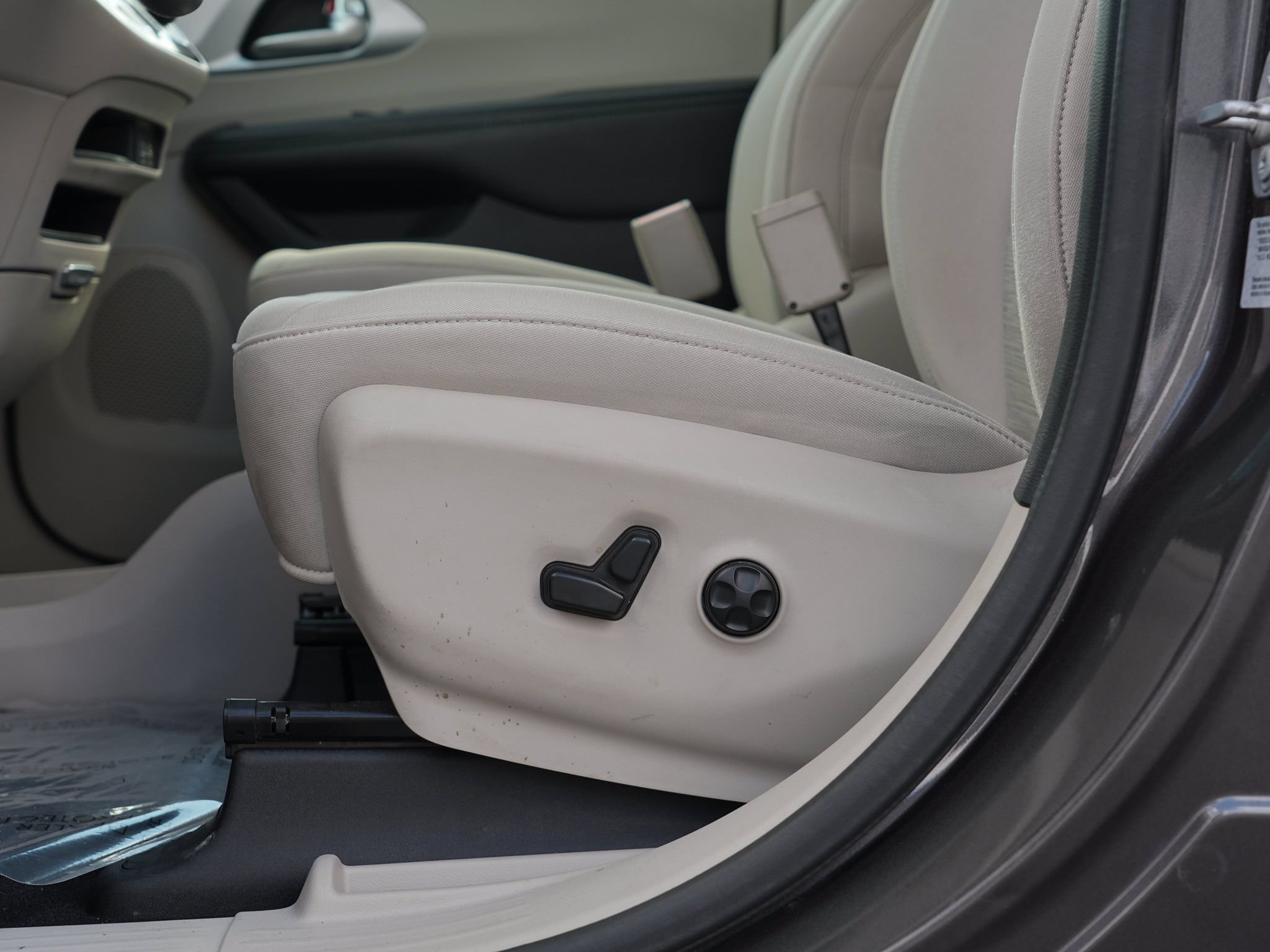 Used 2017 Chrysler Pacifica Touring Plus FWD image 16