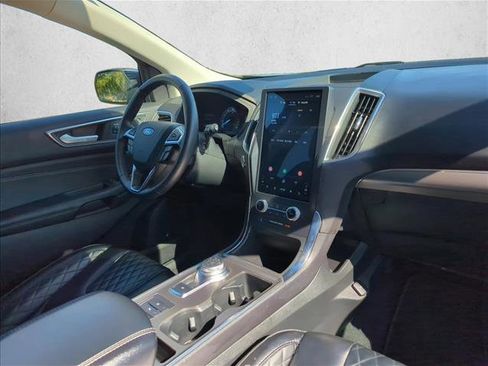 Used 2024 Ford Edge Titanium image 19
