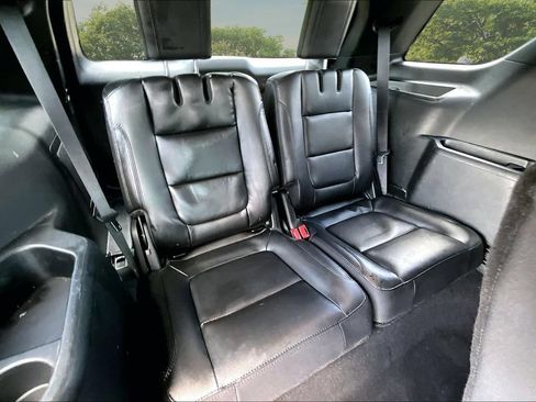 Used 2018 Ford Explorer XLT w/ XLT Appearance Package AWD/4WD image 27