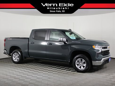 Used 2025 Chevrolet Silverado 1500 LT image 1