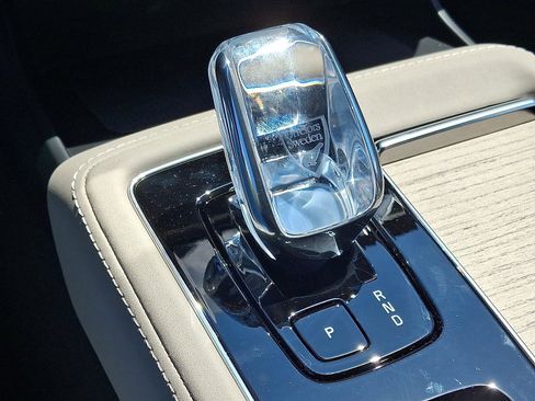 New 2025 Volvo XC90 T8 Core image 11