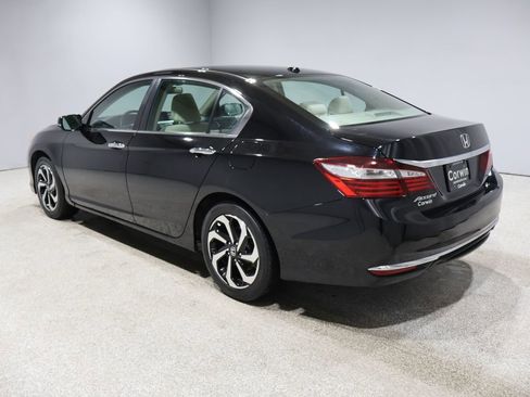 Used 2017 Honda Accord EX image 4
