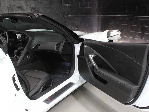 Used 2019 Chevrolet Corvette Stingray Coupe image 33