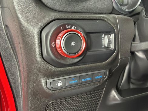 Used 2023 Jeep Wrangler Unlimited Sahara w/ Cold Weather Group AWD/4WD image 27