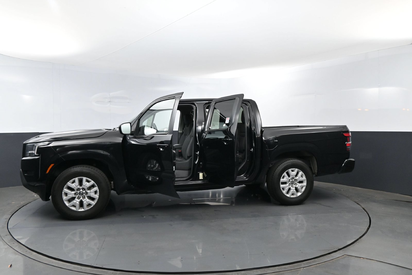 Used 2023 Nissan Frontier SV RWD image 28