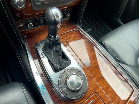 Used 2016 INFINITI QX80 4WD w/ Deluxe Technology Package image 19