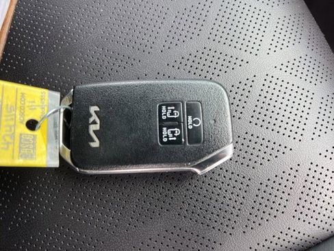 Certified 2024 Kia Carnival LX image 40
