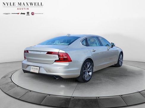 Used 2018 Volvo S90 T5 Momentum w/ Convenience Package FWD image 16