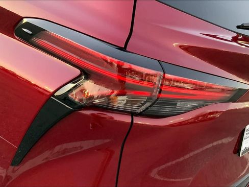 Used 2024 Toyota Sienna XSE image 27