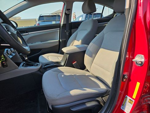 Used 2019 Hyundai Elantra SE FWD image 17