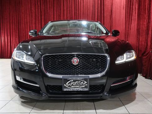 Used 2017 Jaguar XJ R-Sport AWD/4WD image 9