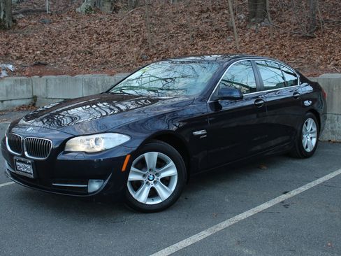 Used 2012 BMW 528i xDrive 528i xDrive Sedan 4D image 2