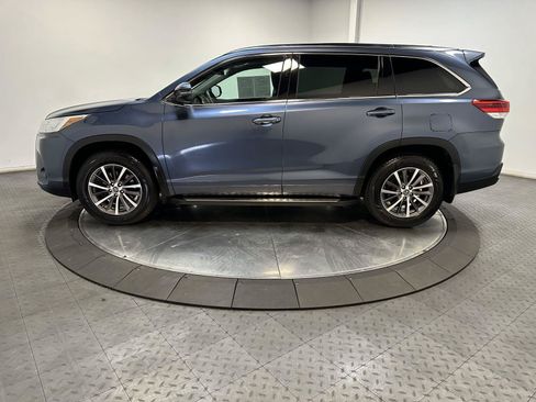 Used 2017 Toyota Highlander XLE AWD/4WD image 3