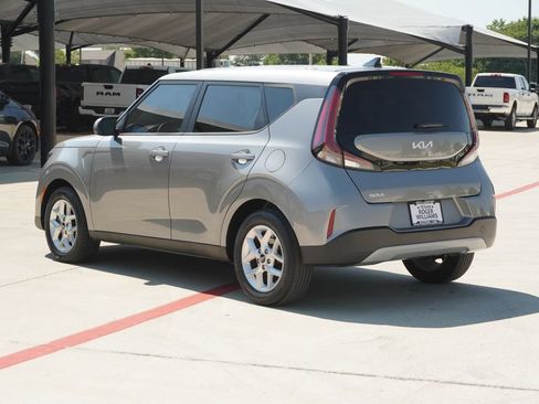 Used 2023 Kia Soul LX w/ LX Technology Package FWD image 3