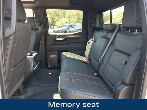 Used 2025 Chevrolet Silverado 1500 High Country w/ High Country Premium Package AWD/4WD image 19