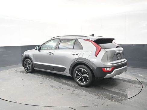 Certified 2023 Kia Niro EX image 3