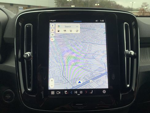 Used 2025 Volvo XC40 B5 Core image 24