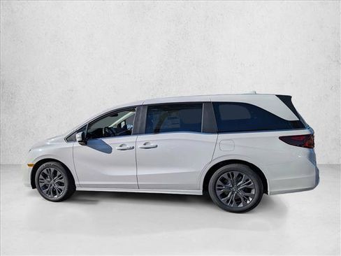 New 2026 Honda Odyssey Touring image 5