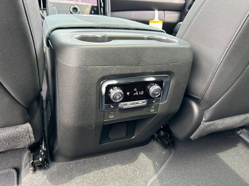 New 2026 GMC Yukon XL AT4 AWD/4WD image 32