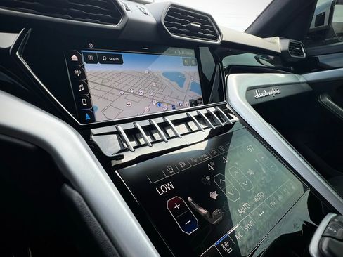 Used 2022 Lamborghini Urus image 73
