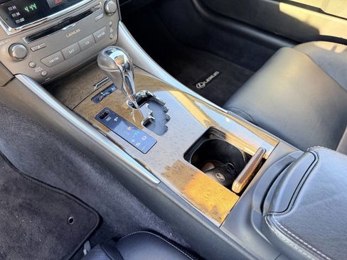 Used 2010 Lexus IS 350C image 17