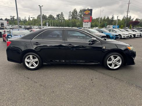 Used 2014 Toyota Camry SE FWD image 4