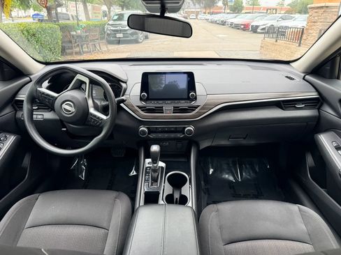 Used 2024 Nissan Altima 2.5 SV image 16