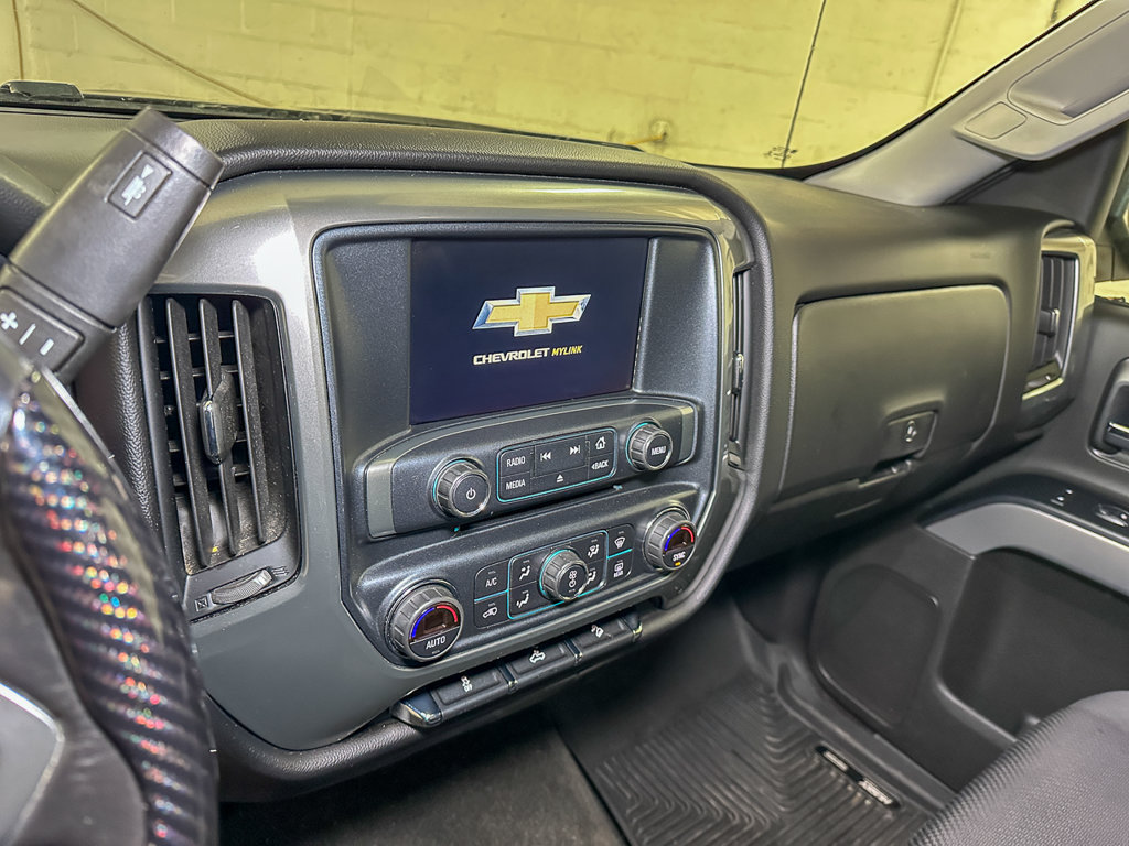 Used 2018 Chevrolet Silverado 1500 LT w/ LPO, Black Pack AWD/4WD image 31