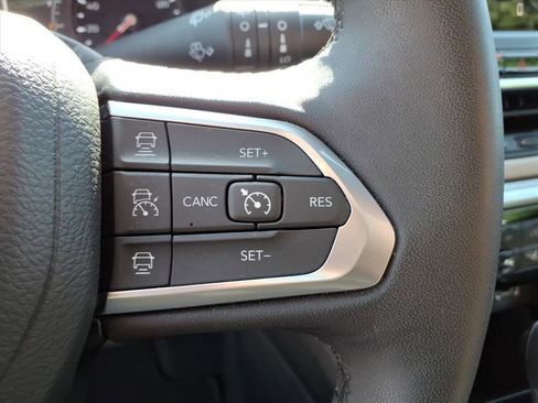 Used 2025 Jeep Compass Limited AWD/4WD image 25