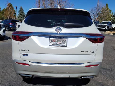 Used 2018 Buick Enclave Essence image 12