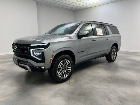 Used 2025 Chevrolet Suburban Z71 AWD/4WD image 3
