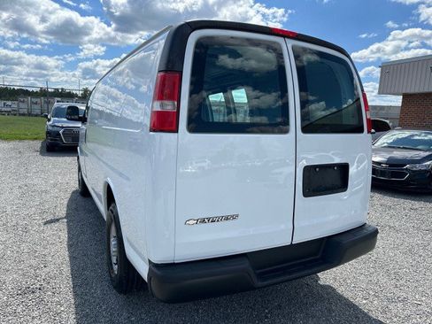 Used 2017 Chevrolet Express 2500 image 11