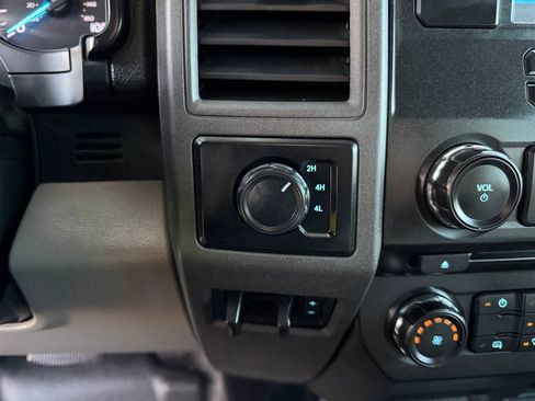 Used 2017 Ford F550 4x4 Crew Cab Super Duty image 19