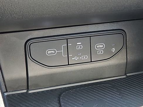 Certified 2026 Kia Sportage SX FWD image 24