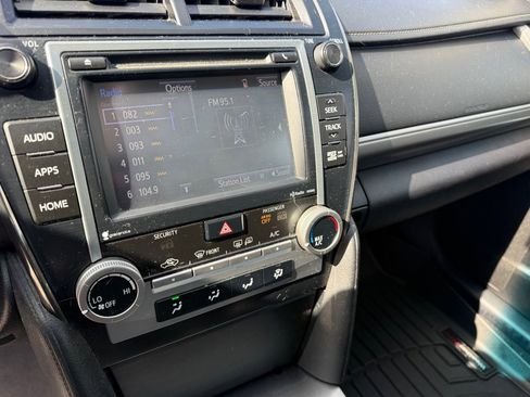 Used 2014 Toyota Camry SE image 11